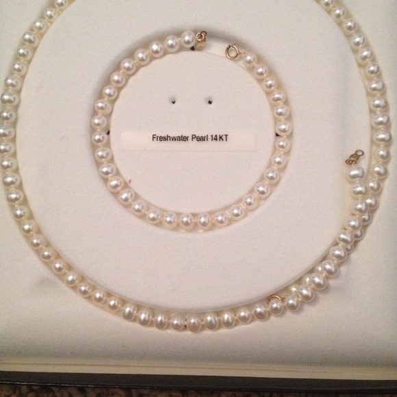 Authentic freshwater pearl set