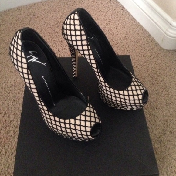 Giuseppe Zanotti Sharon a Beige Nerd