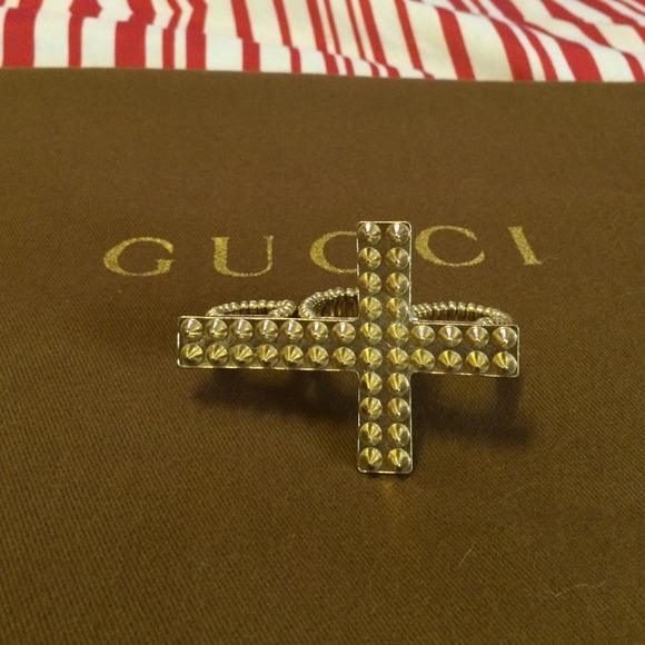 Three finger cross ring