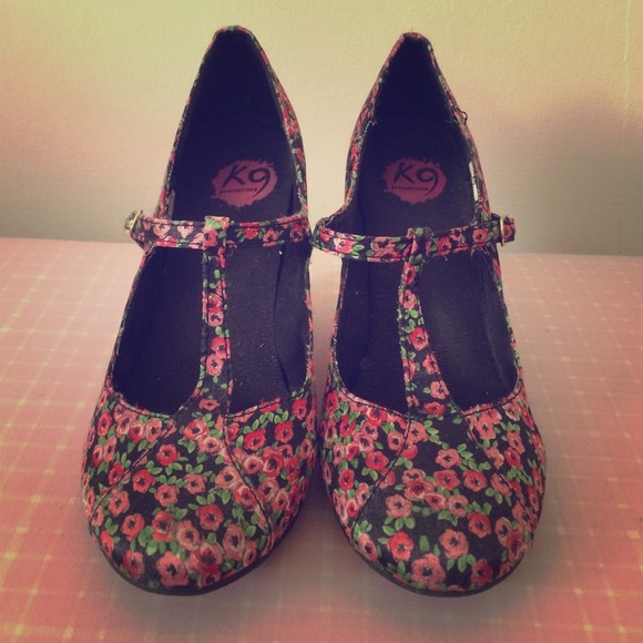 Floral wedge