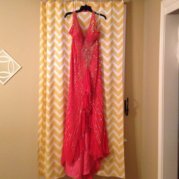 🎉SALE🎉 GORGEOUS pink formal gown