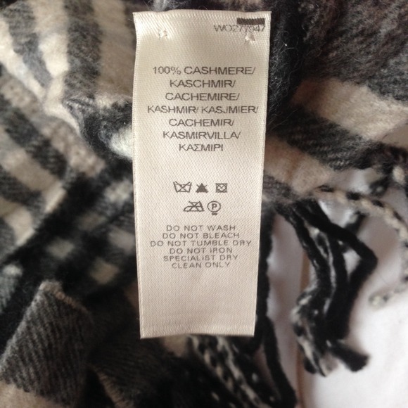 ***SOLD***Authentic Burberry scarf - Picture 3 of 4
