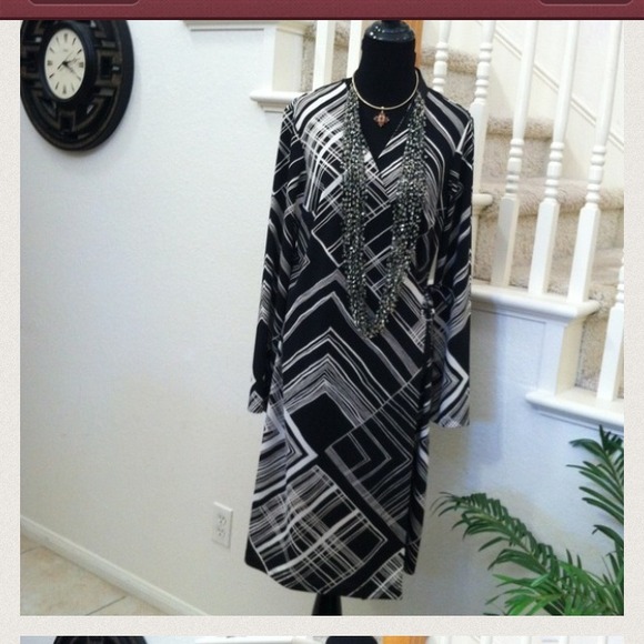 Black and white wrapped Dress
