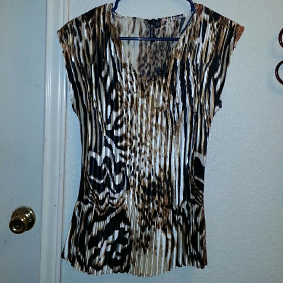 Tops - Beautiful Animal print blouse