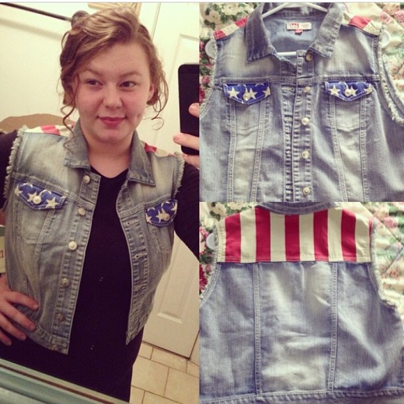 American Flag 🇺🇸 denim vest!