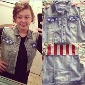 American Flag 🇺🇸 denim vest!