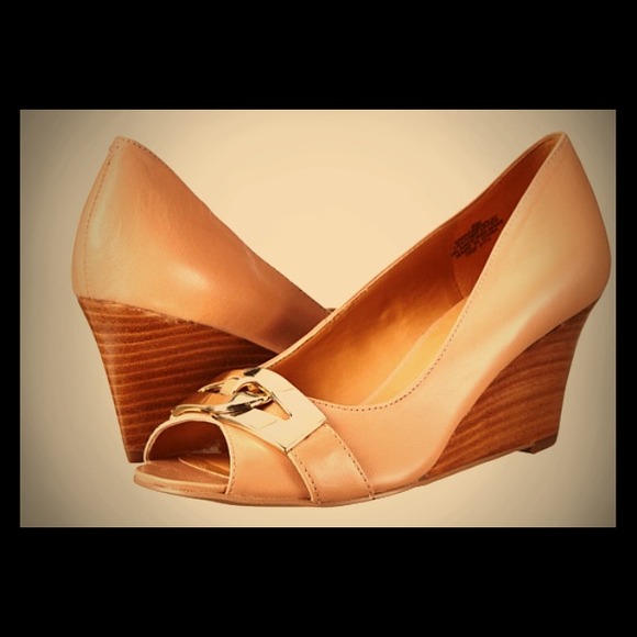 Nine West Powerplay Peep Toe Wedges sz 6.5 US