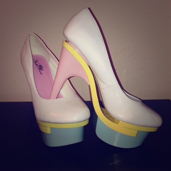 Shoes - White Pumps