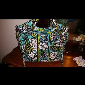 VERA BRADLEY Two way tote "Island Blooms"(BNWT)