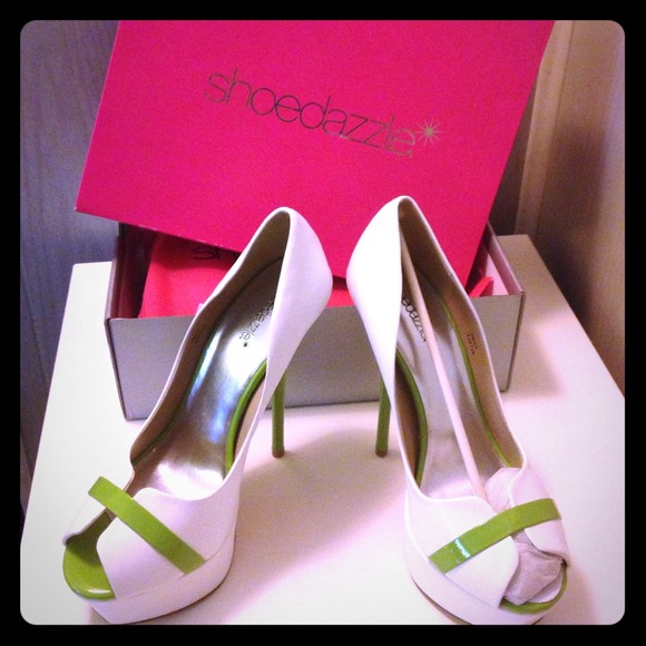 ShoeDazzle Privy Heels White Green