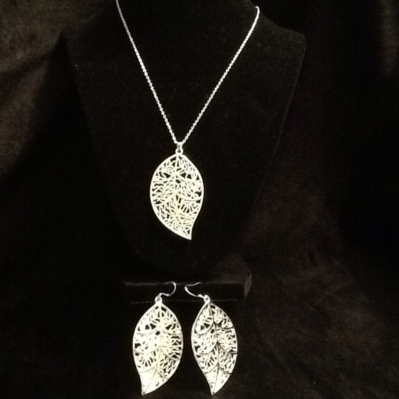 🆕 NWOT 2x "HP" Silver Filagree Leaf Set