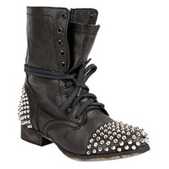 PRICE IS NEGOTIABLE- STEVE MADDEN COMBAT BOOTS❤️❤️