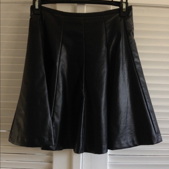 ✖️sold ✖️ Black leather skater skirt
