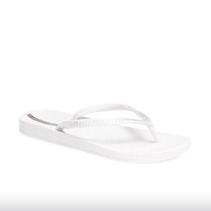 Hollister flip flops