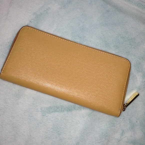 Authentic Michael Kors Continental Wallet (Tan) - Picture 3 of 4