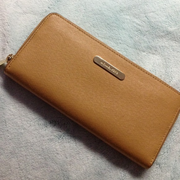 Authentic Michael Kors Continental Wallet (Tan) - Picture 4 of 4