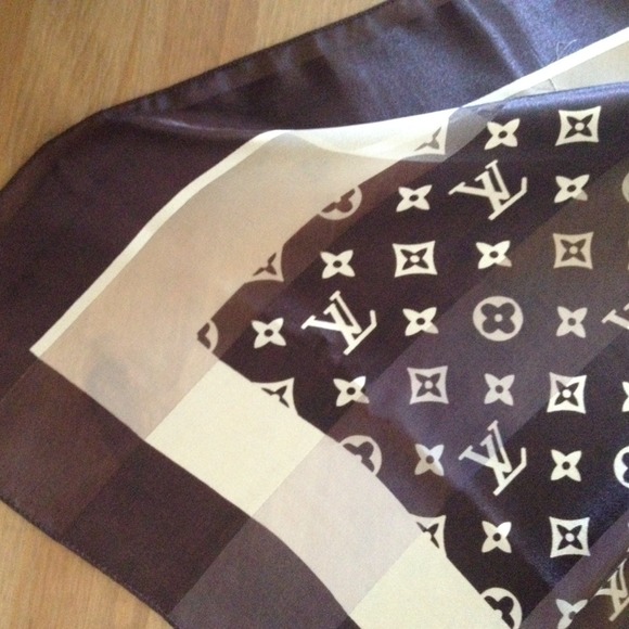 Luis Vuitton Silk Scarf