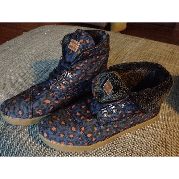 Tom's Blue Denim Leopard Botas 7.5 NWOT