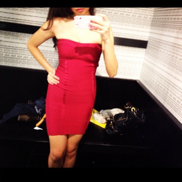Red Bebe body com dress
