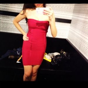 Red Bebe body com dress