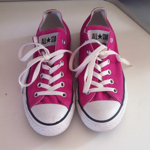 Like new Pink Converse