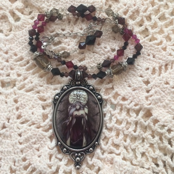 Beautiful Vanities Choker. - Picture 1 of 3
