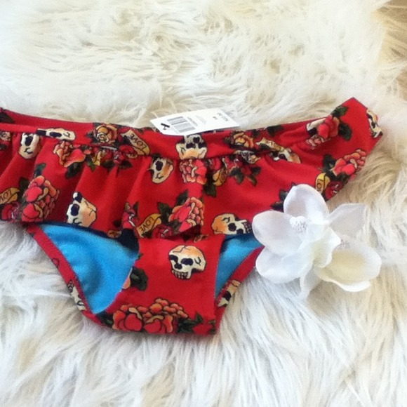 Ruffle bottom swim suit red retro with skulls