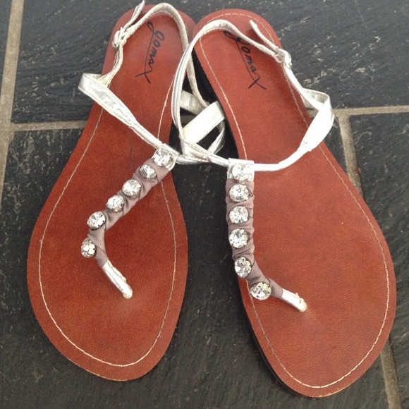 Pretty Sandals - Picture 1 of 3