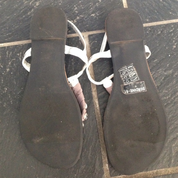 Pretty Sandals - Picture 3 of 3