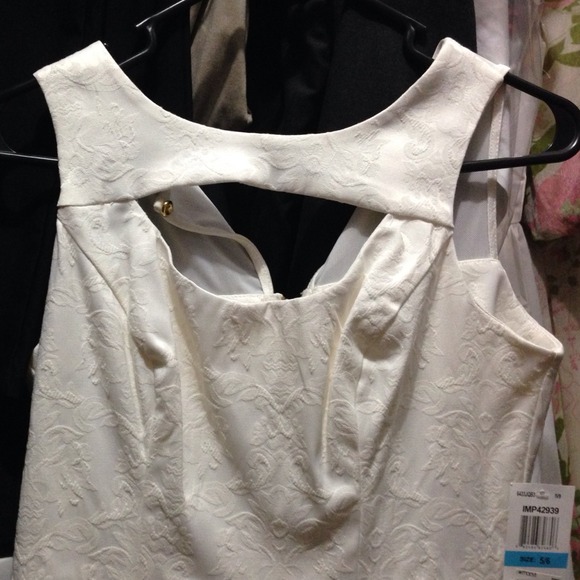 Dress - Picture 2 of 4