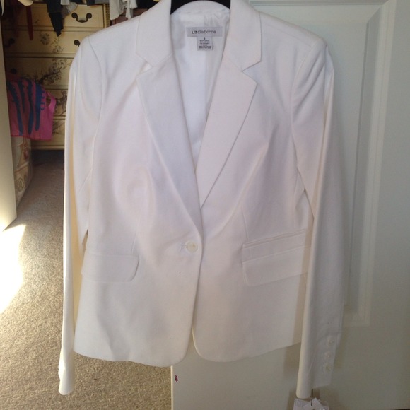 White fitted blazer
