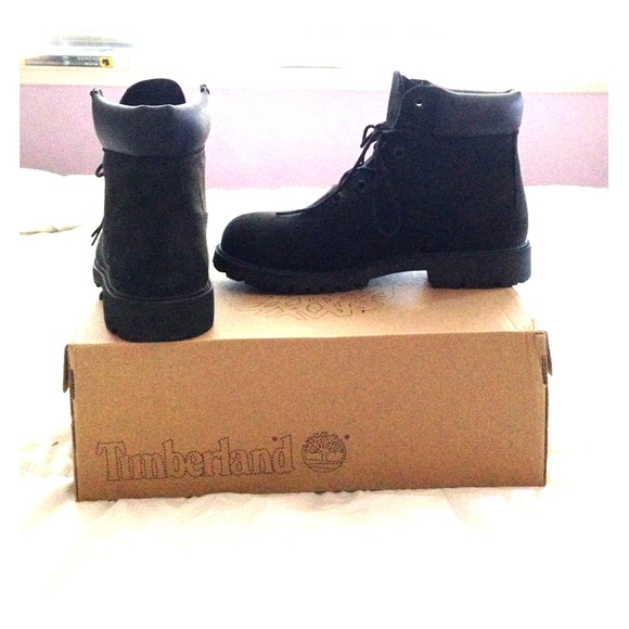 Authentic black 6 inch timberland boots.