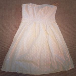 SOLD!! 🔕🔕🔕Strapless Francesca's closet dress