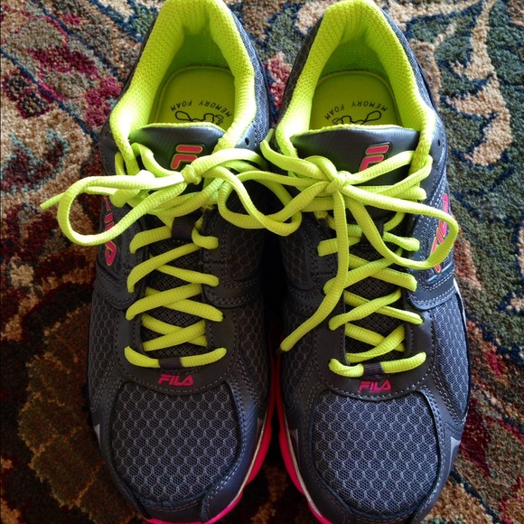 March Madness Sale Fila running perfect condition