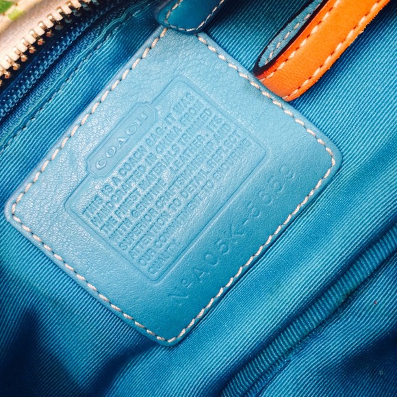 Spring Coach Logo Handbag - Picture 3 of 3