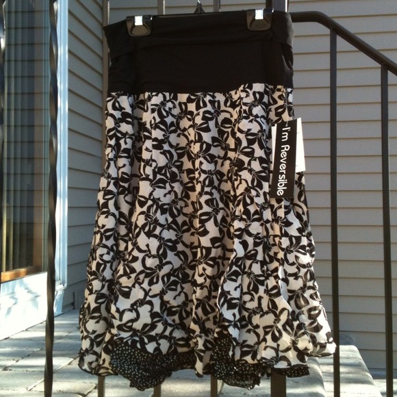 Reversible cream/black skirt