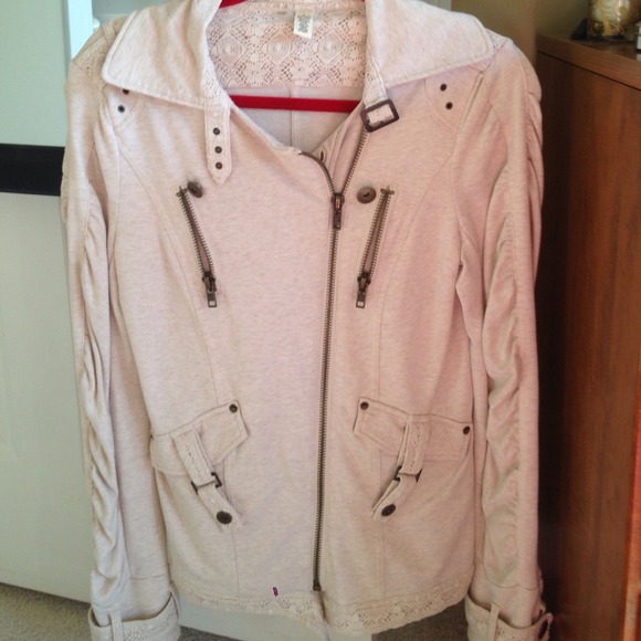Bke/ the buckle beige jacket