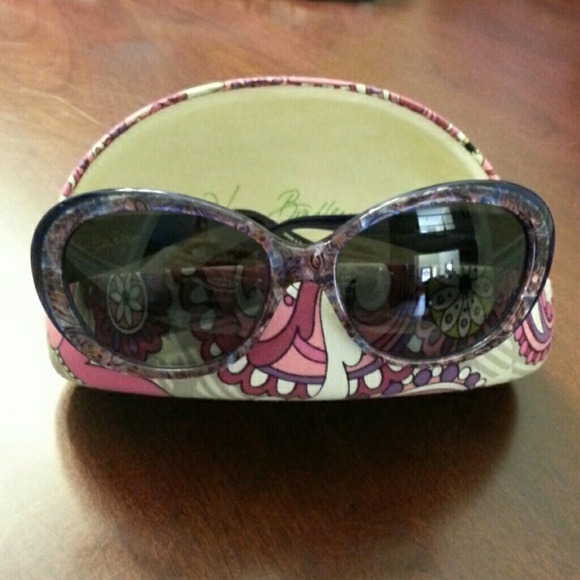 Lilly Pulitzer Maren Sunglasses with VB case!