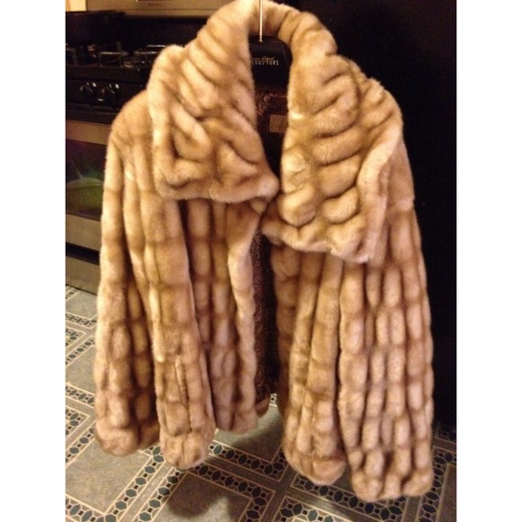 3XL Fabulous Furs New Fur coat Never used. - Picture 1 of 1