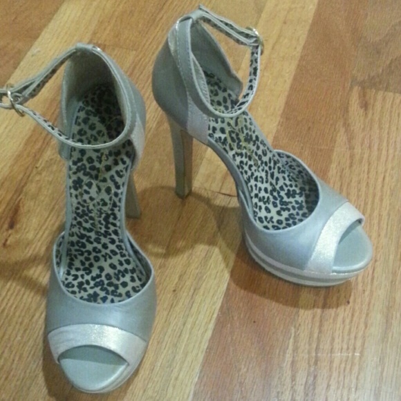 Jessica Simpson Strappy Heels!!! - Picture 3 of 4