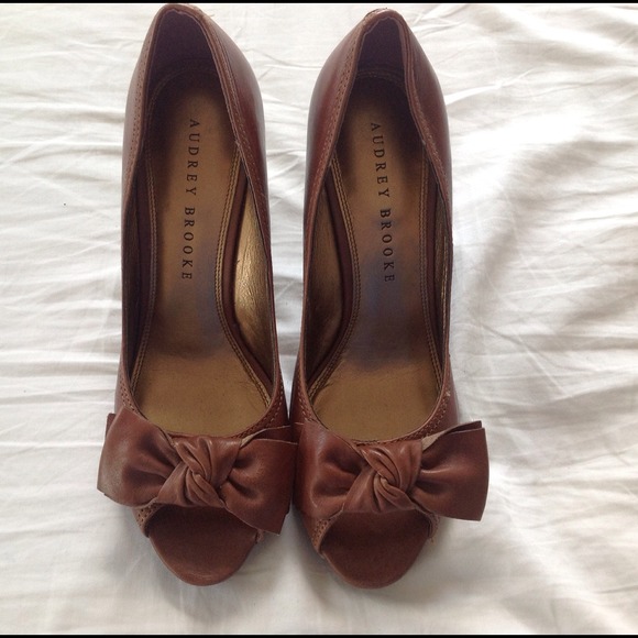 Audrey Brooke peep toe wedge with bow detail.