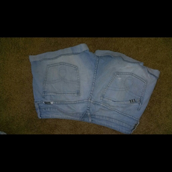 Roxy shorts!