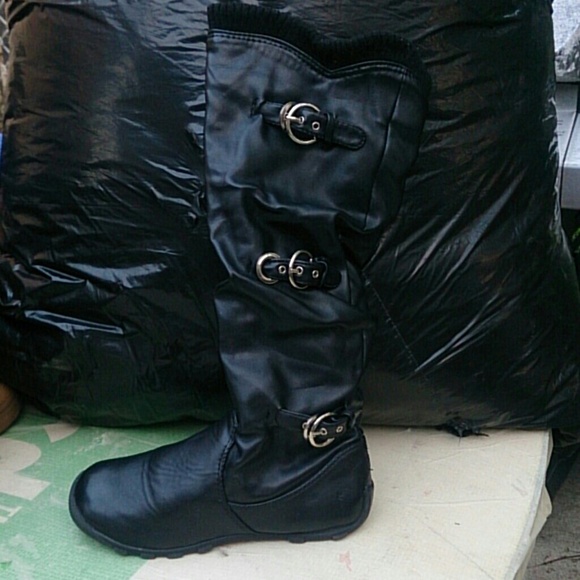 Black buckle boots