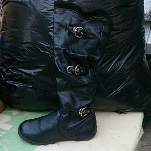 Black buckle boots