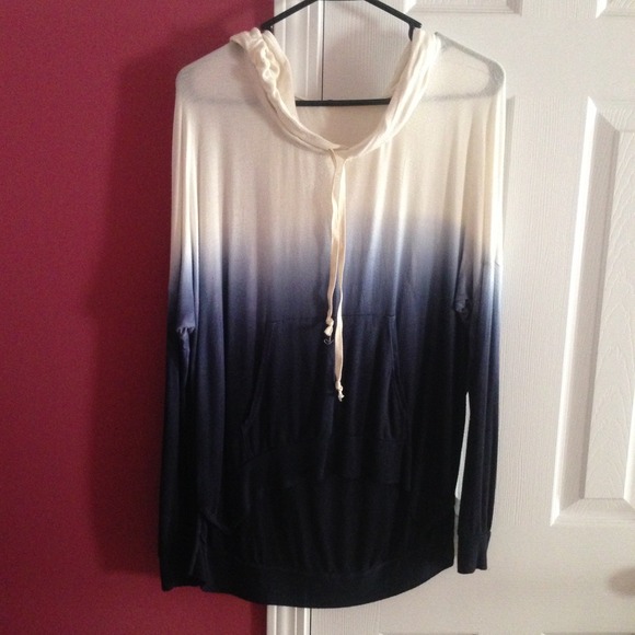 Brandy Melville Tops - Brandy Melville Ombré Hoodie