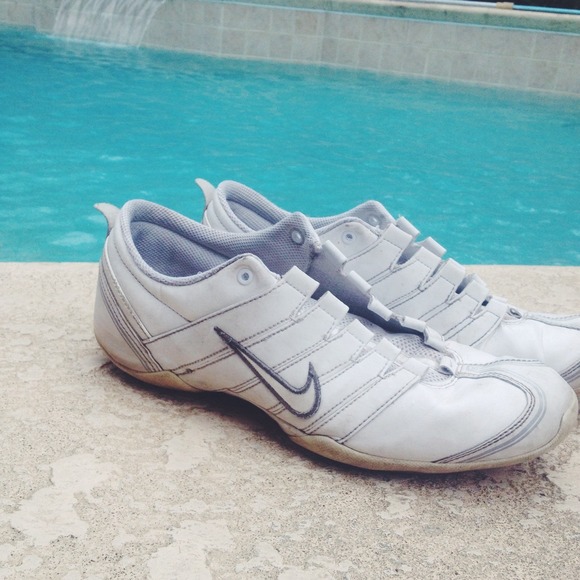 NIKE cheer shoes