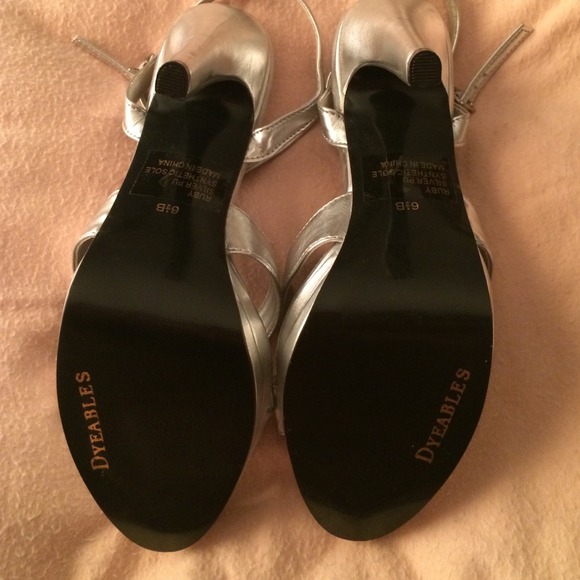 Silver heels - Picture 4 of 4