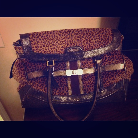 Guess leopard print purse !!