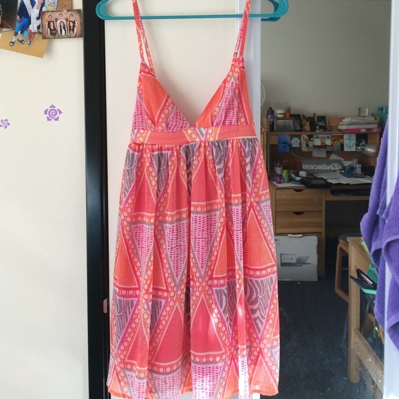 ❌SOLD IN BUNDLE❌ H&M Summer Triangle Dress