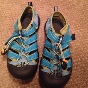 Blue and green keens